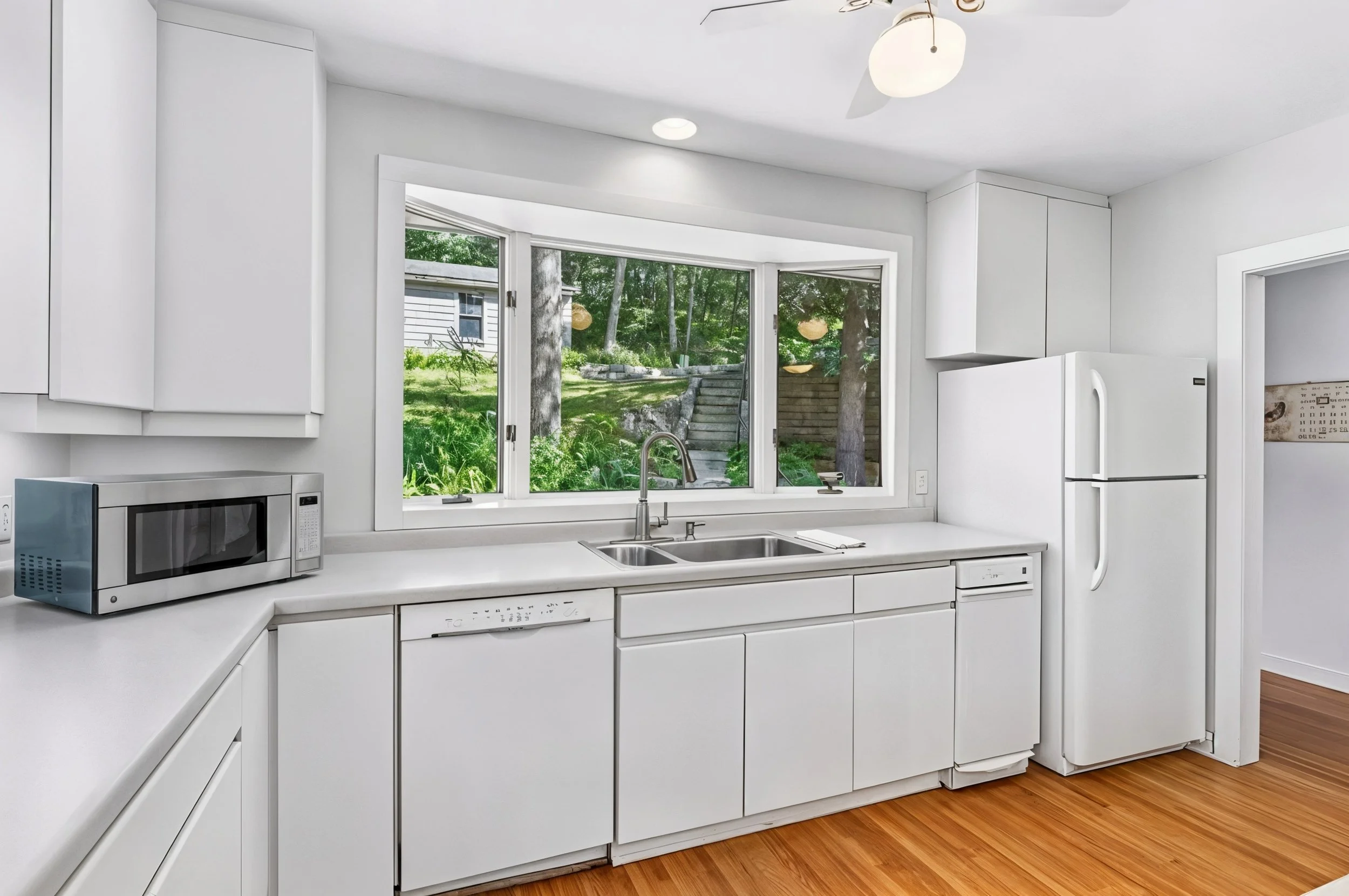 Kitchen.3_MLS.jpg