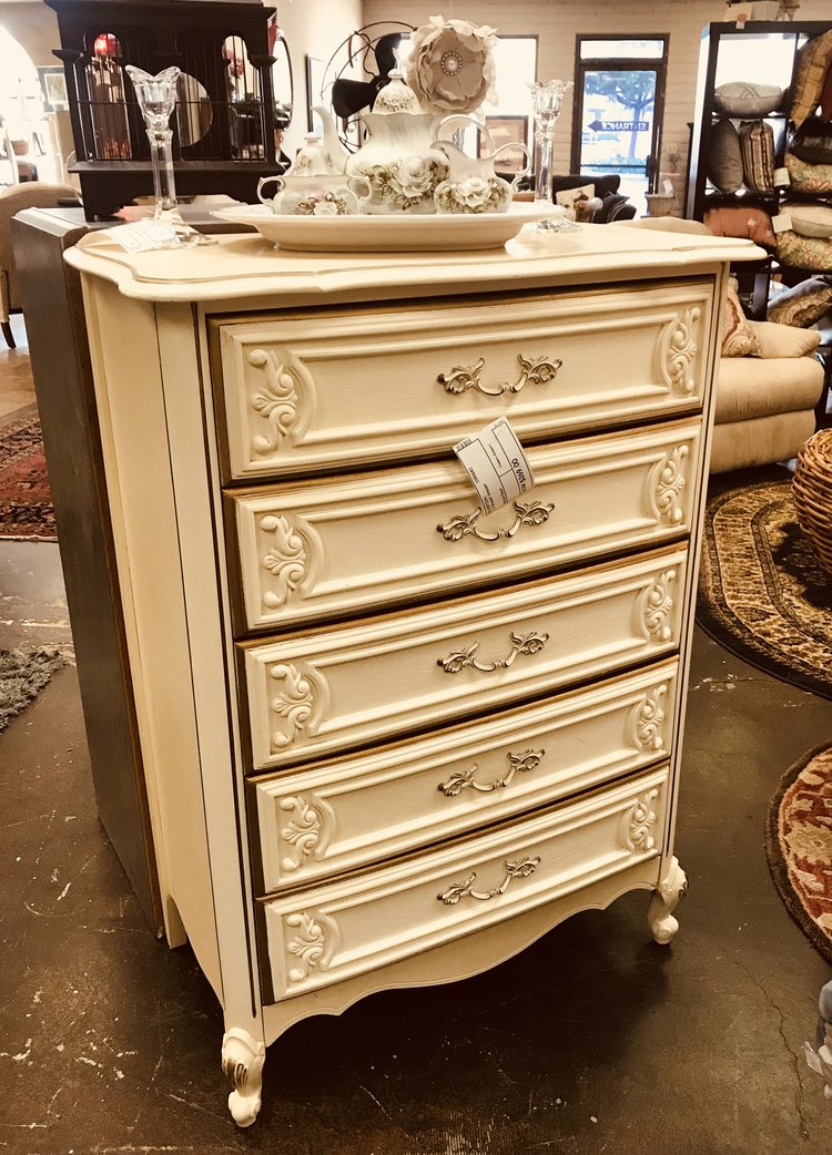 Tall Broyhill Dresser Finders Keepers