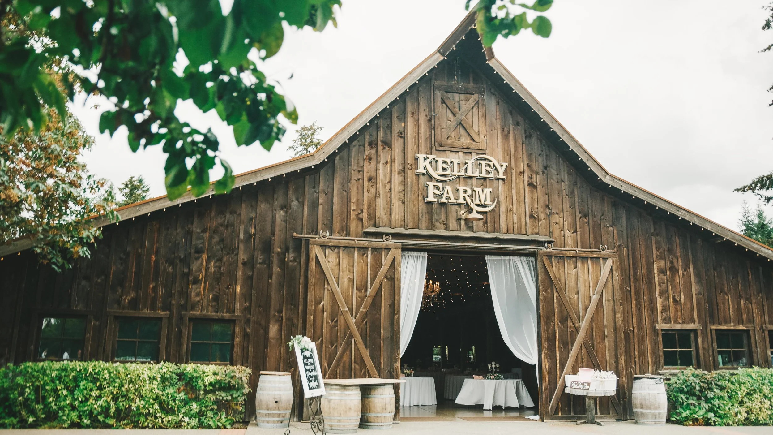 Kaitie&Jordan-TheKelleyFarmWedding-NewlyFilms-16x9-14.jpg