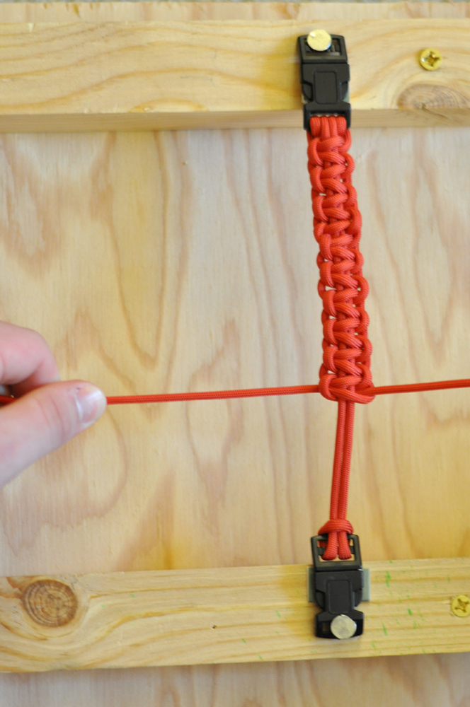 How to make a paracord bracelet - Gathered
