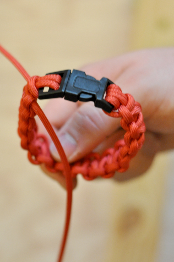 How to Make a Survival Bracelet — Darkroom and Dearly