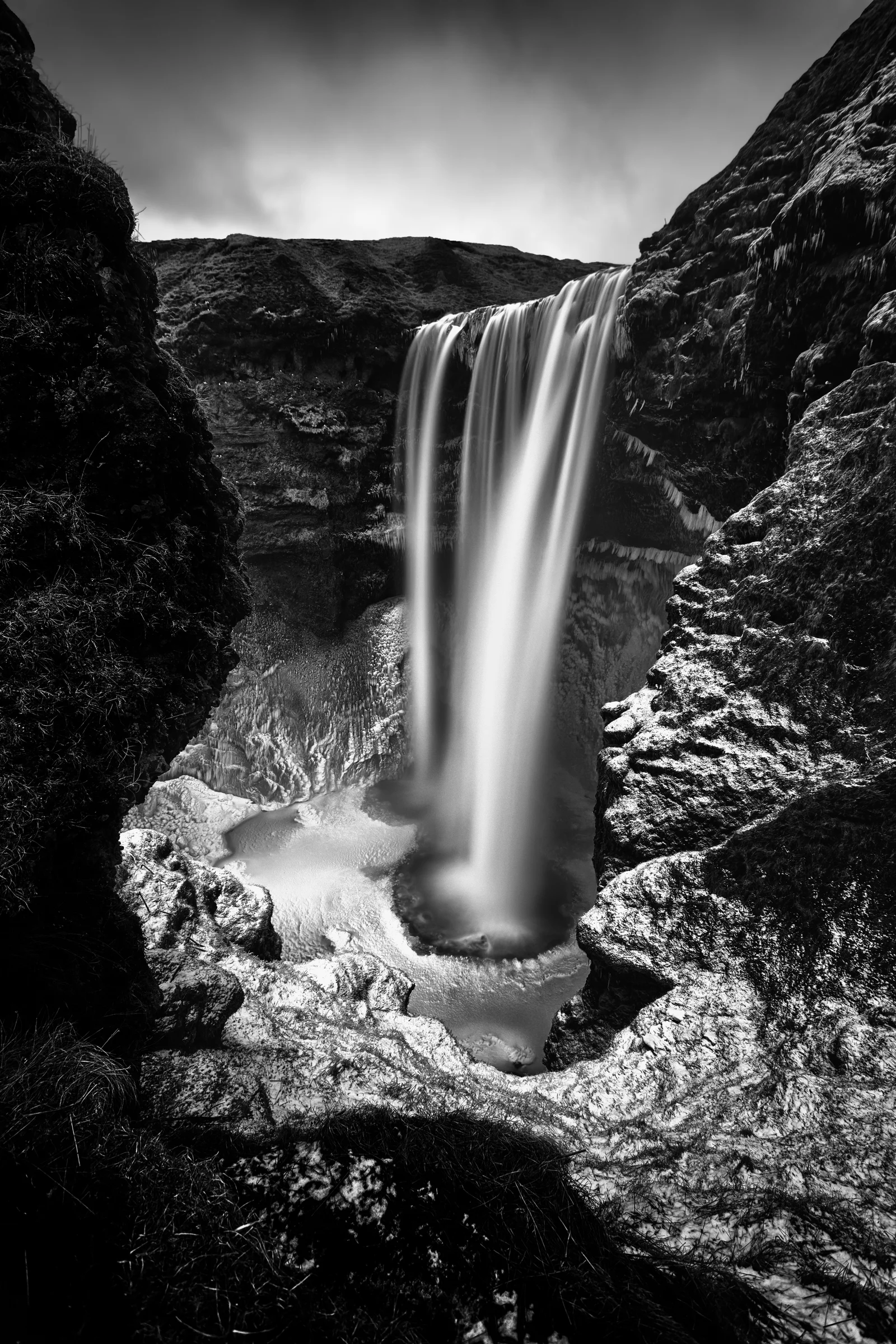 Mabry Campbell_Enter Skógafoss_Digital_3840x5760_2013.jpg