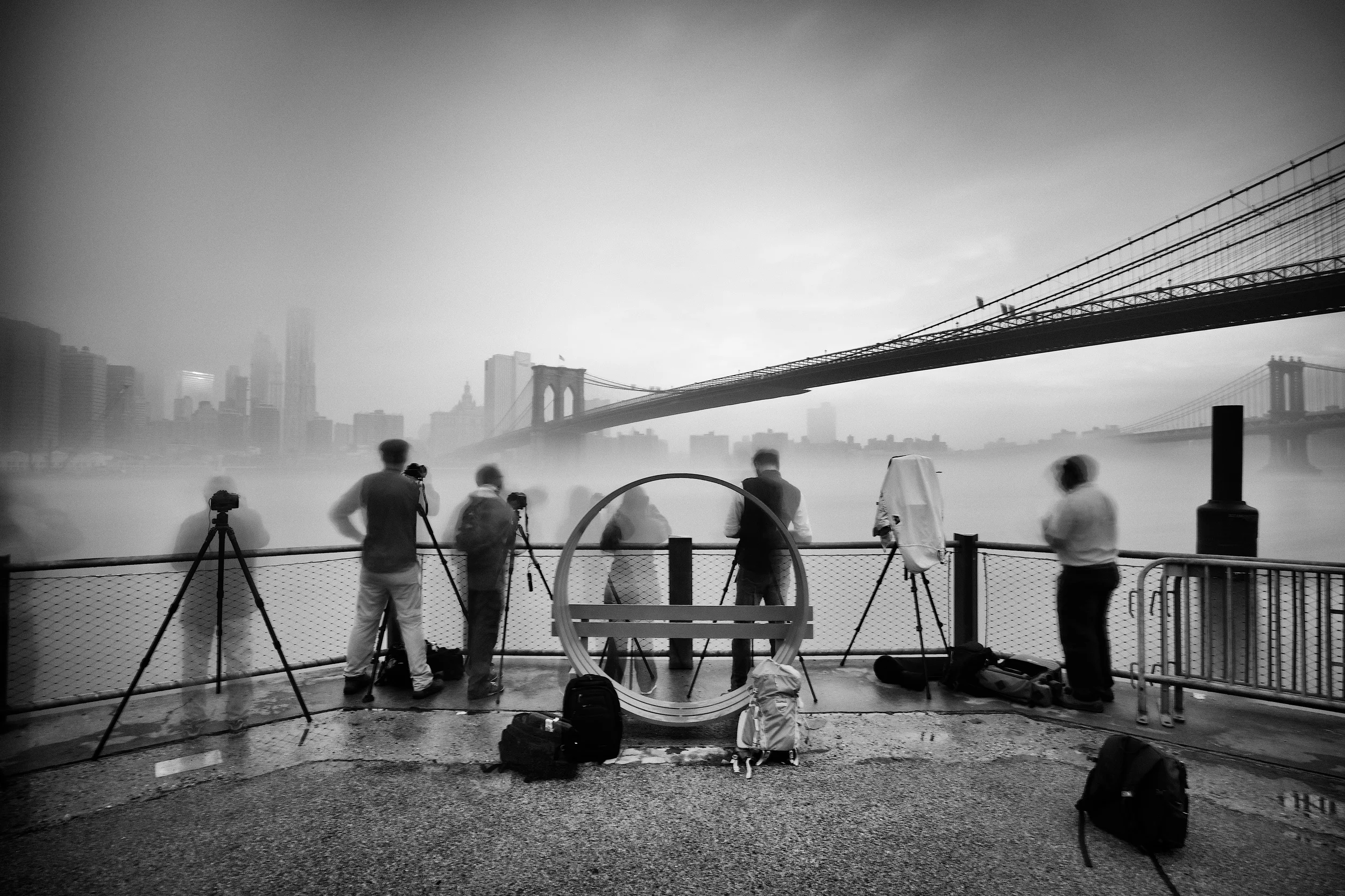 Long exposure photographers capturing a foggy sunrise in brooklyn bridge park ©Rod Clark