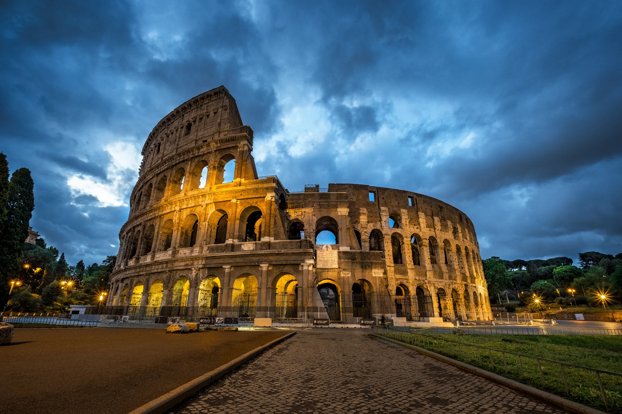 14052016-Ken-Kaminesky-Taurus-Italy-2016-Colloseum.jpg