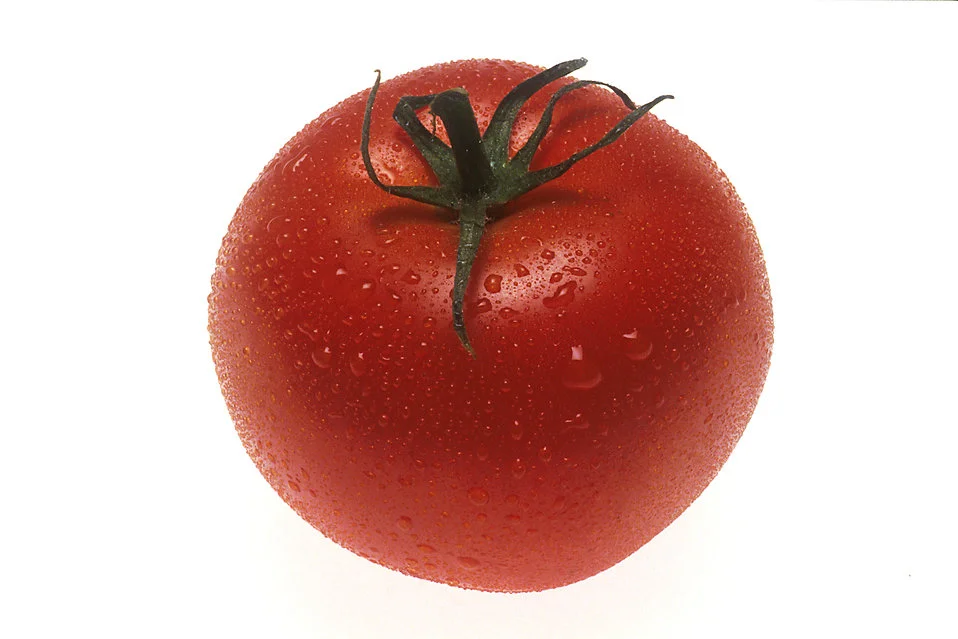 17058-a-whole-red-tomato-isolated-on-a-white-background-pv.jpg