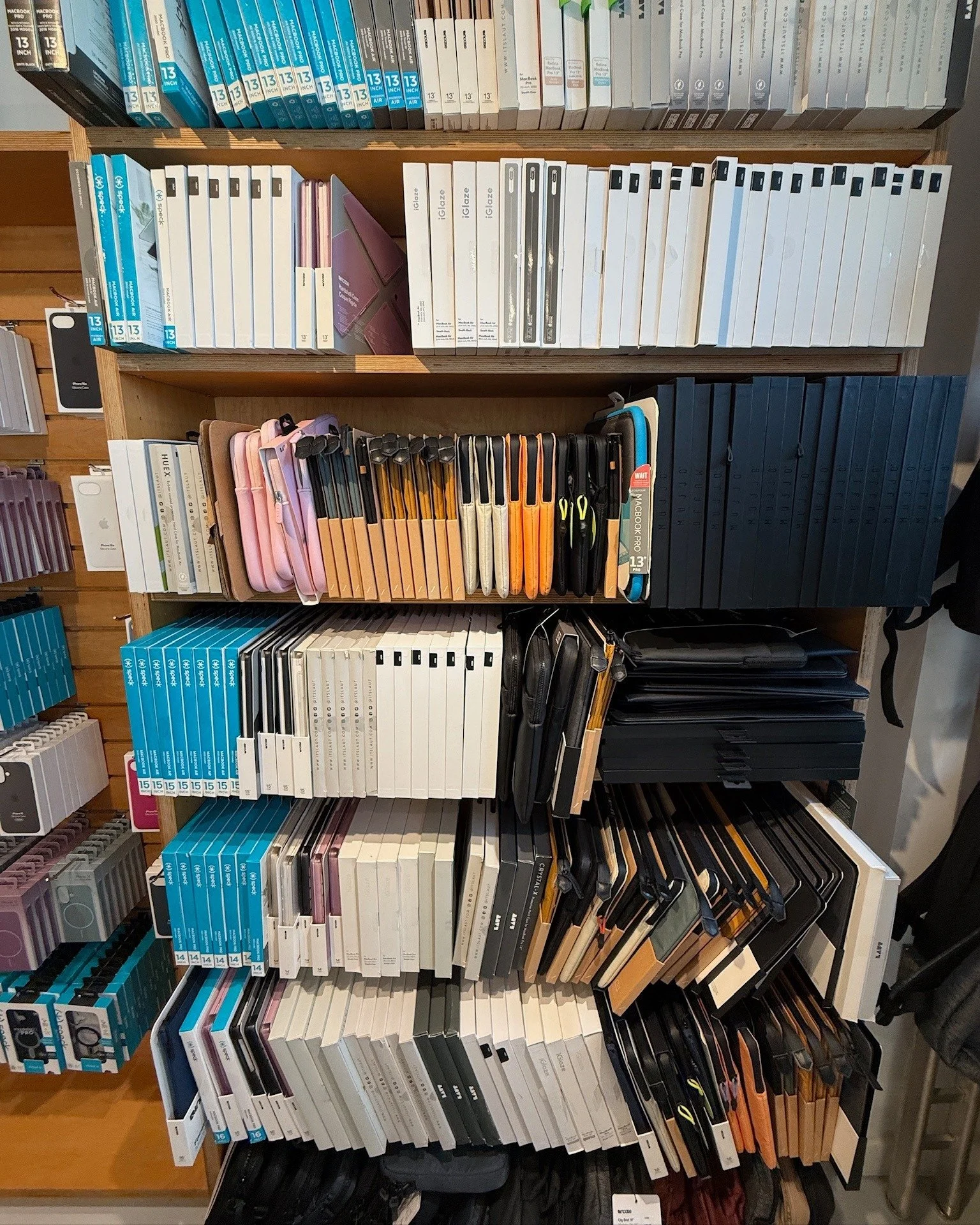 Your laptop and iPad go everywhere with you&hellip; coffee shops, the office, flights, back seats, kitchen counters. ☕️✈️ Make sure they&rsquo;re protected along the way.

We&rsquo;ve got sleeves, cases, and bags that keep your precious tech safe (an