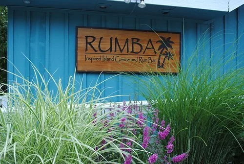 Bright flavors, colorful plates, and a little Caribbean rhythm right here in Hampton Bays 🌴 If you haven&rsquo;t checked out Rumba yet, it&rsquo;s a great local spot for Caribbean-inspired dishes, fresh seafood, and tropical cocktails. The atmospher