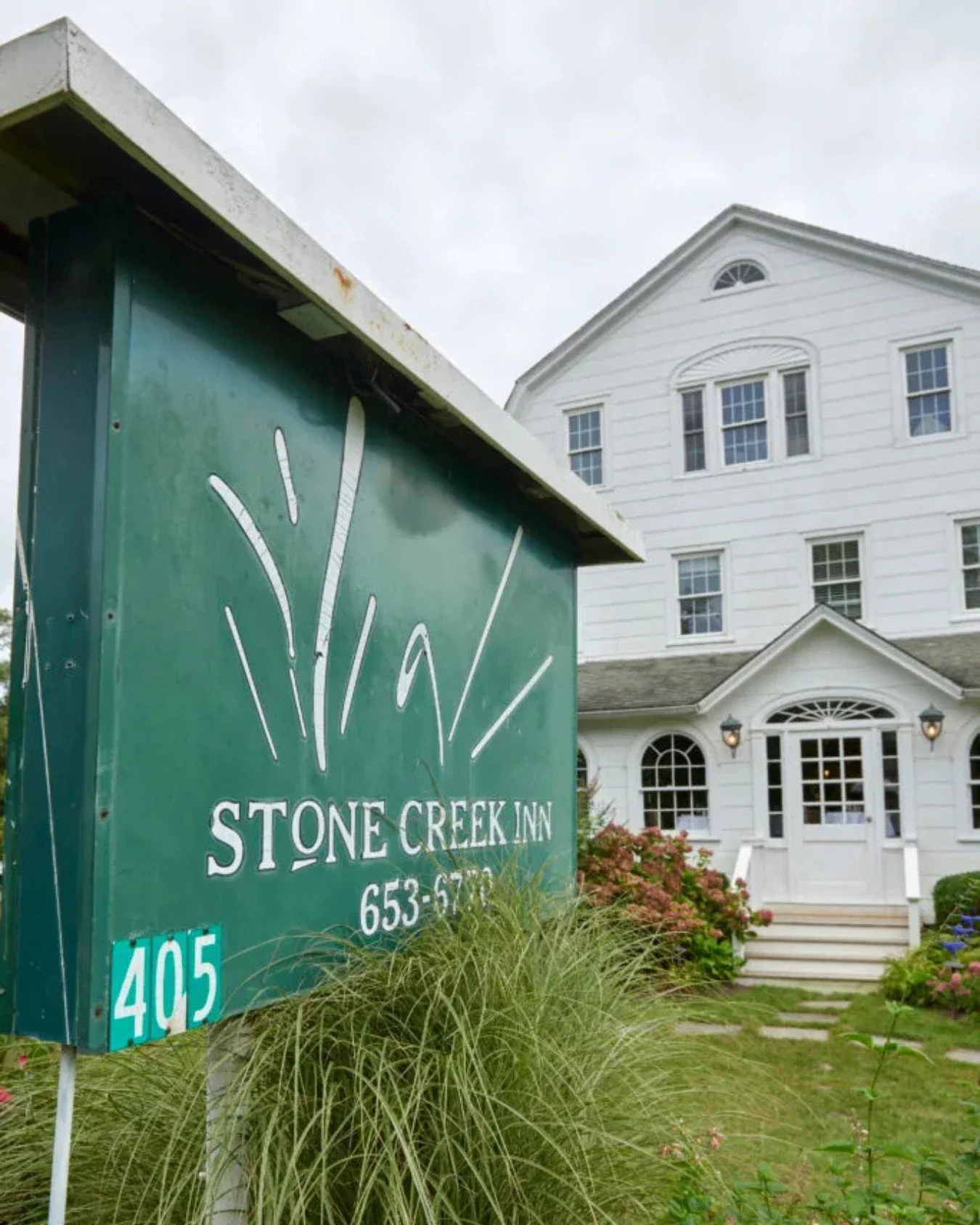 Treat Mom to something special this year 🤍
Stone Creek Inn is offering a Mother&rsquo;s Day prix fixe worth planning for 🍽️