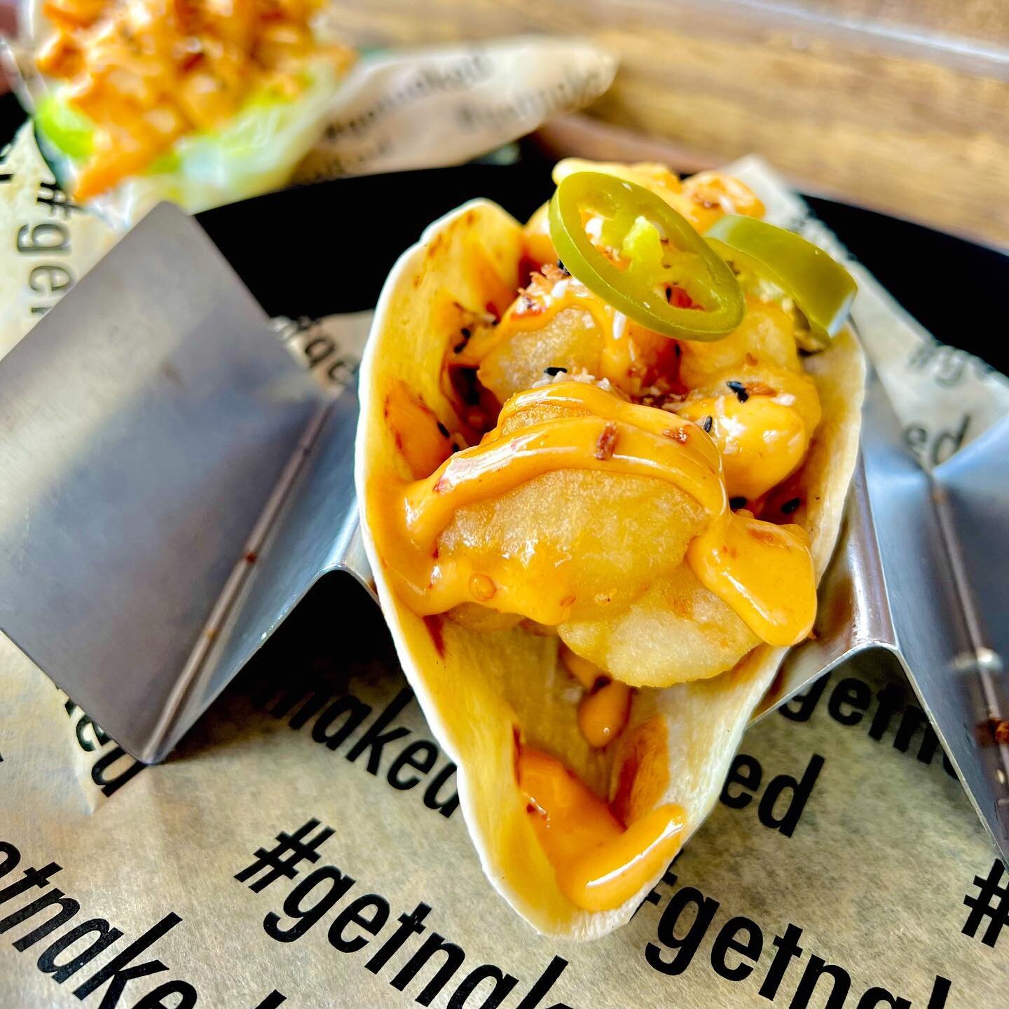 SWIPE TO #GETNAKED

Celebrate #NationalShrimpDay with our Crispy Key West Shrimp Taco 🌮