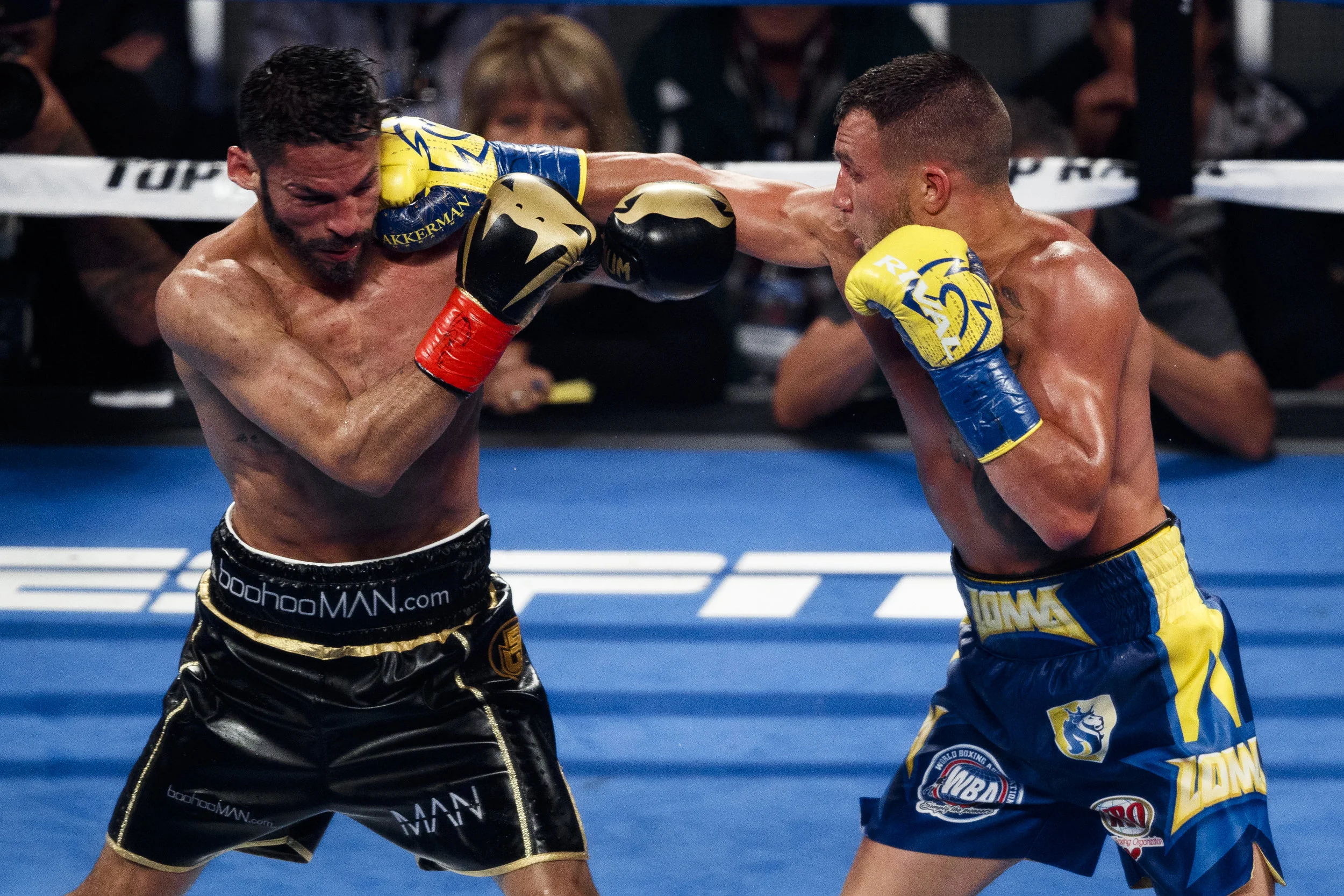 Lomachenko - Linares