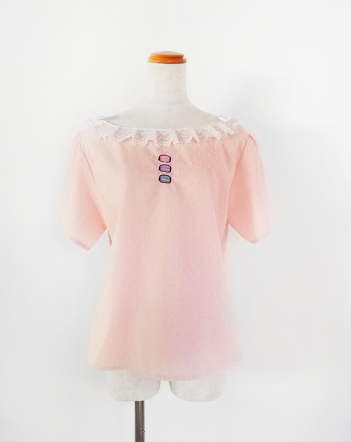 Sweet Macaron Dot Cutsew