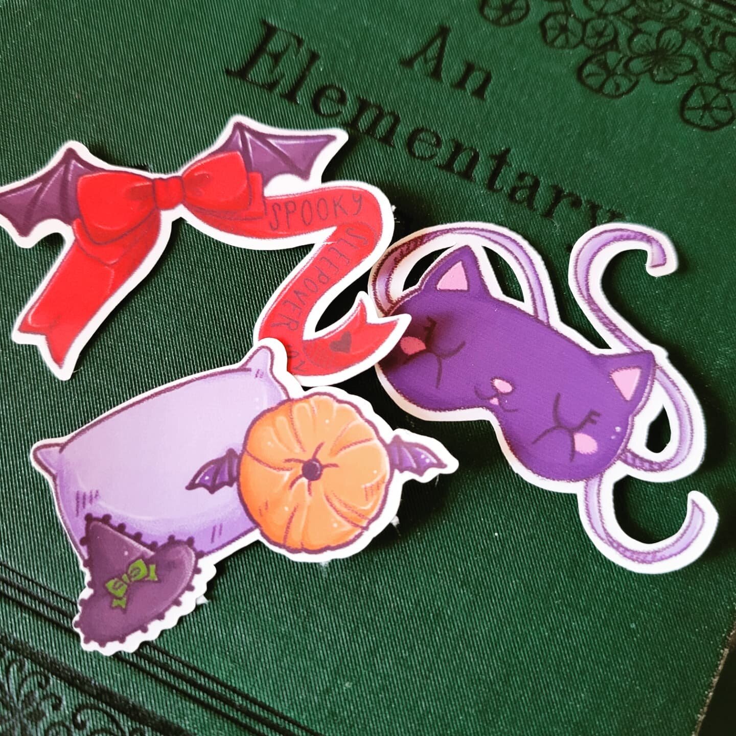 Here's a little peek at the super special event stickers you could win tonight on #twitch during our spooky sleepover!! Don't miss it, it's gonna be a blast! 4pm PT / twitch.tv/tournewsoul
.
.
.
#cricutmade #cricutcrafts #twitchmakersandcrafting #twi