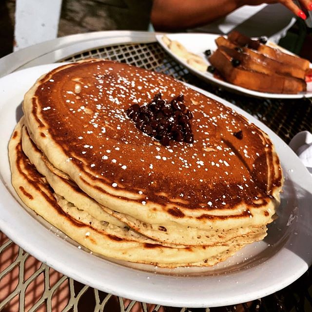 Well it’s #NationalPancakeDay and you know what that means.... stack’em up! 🥞😉