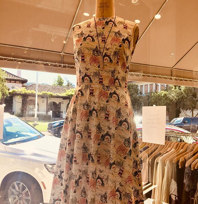 Margaux from Mill Valley! Classic a line cotton party dresses. Blanc is proud to have this exclusive collection.
#margaux #blancsananselmo #blancsf #cotton #linenclothing #femininestyle #dresses👗 #gauchopants #localdesigner #prettyprints #94960 #pre