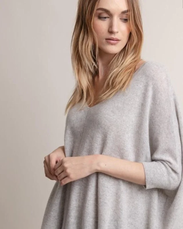 ✨ An essential addition to your cashmere collection, the boyfriend sweater knitted of impeccably soft cashmere. Pair with leggings or jeans for casual weekend wear.
#boutiqueshopping #sfshopping #boutique #blancsf #blancsananselmo #blancboutique #sanfrancisco #presidioheights #shoplocal #shopsmall #sfstyle #sacramentostreet #bayareafashion #boutiqueshopping #everydaystyle #sffashion #fashion #styleoftheday #citystyle #cityfashion #cashmere