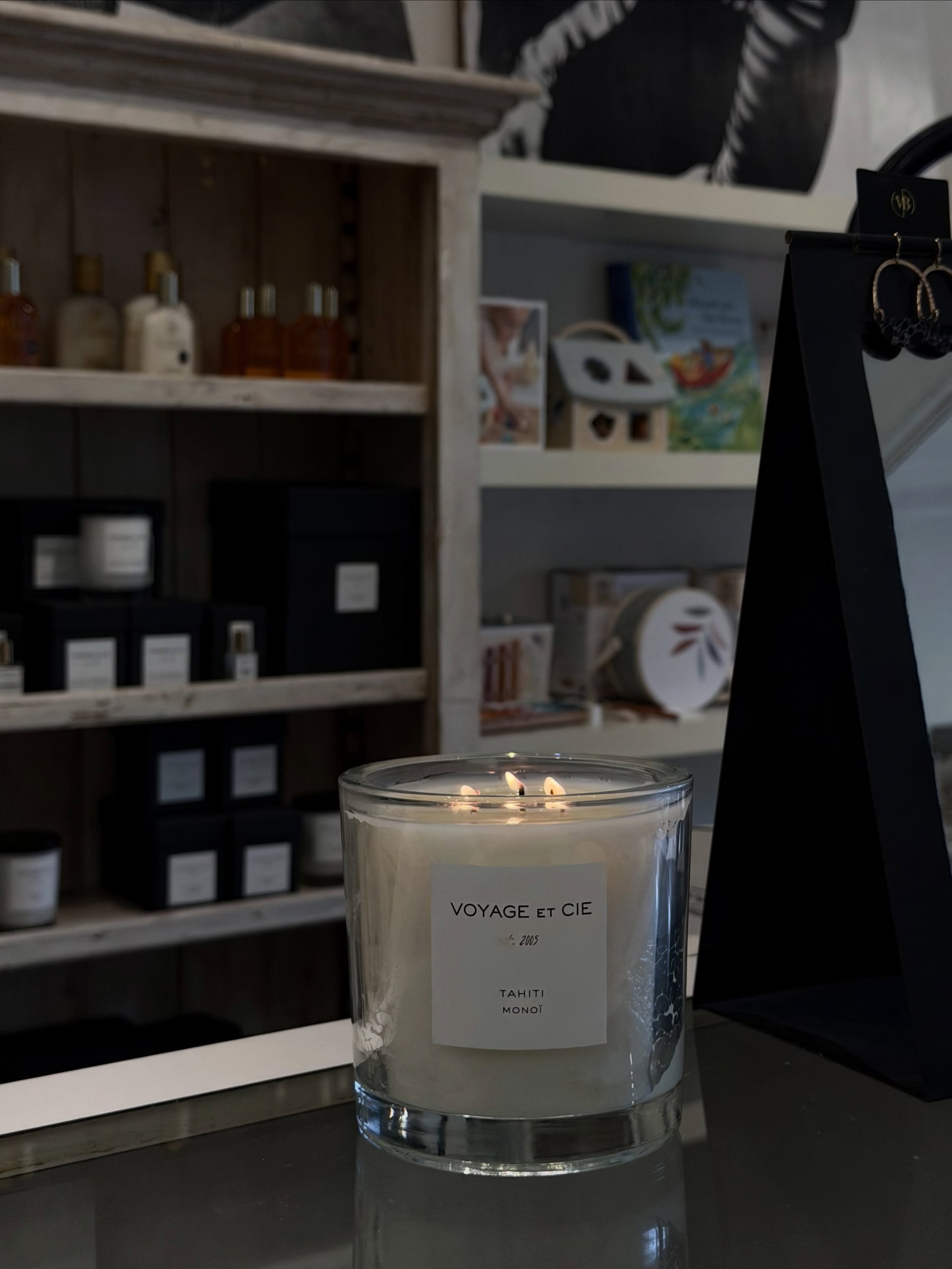Candles lit, racks full. From soft knits and denim to scents for your home, something good is waiting for you at Blanc. 

#blancsananselmo #marinboutique #sananselmo #shopmarin