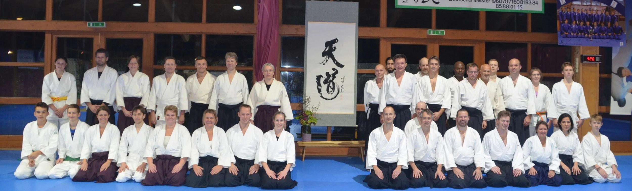 "shi-te" - Die dienende Hand