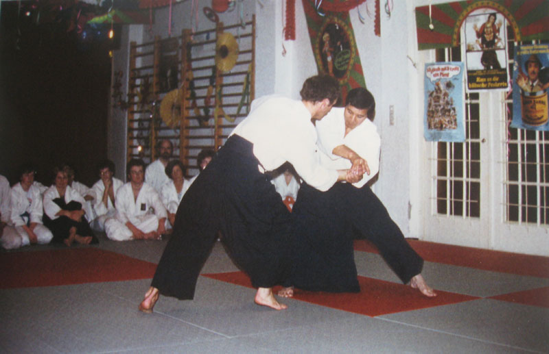 Shimizu Sensei bei seinem ersten Lehrgang 1981 in der alten Halle des TSV Großhadern.
