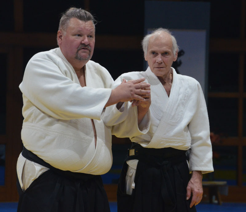 Trainer tranieren mit Trainern! Robert Hundshammer mit Aikido-Trainer Günter Karger vopm TSV Großhadern. Foto: Bodo-Klaus Eidmann