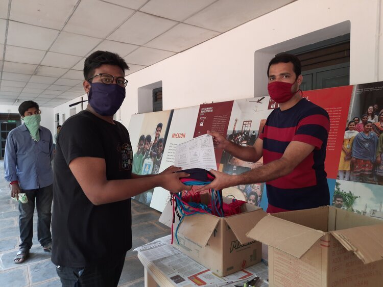 Our employees volunteered to distribute masks for members in the community to help reduce the spread of COVID-19.
