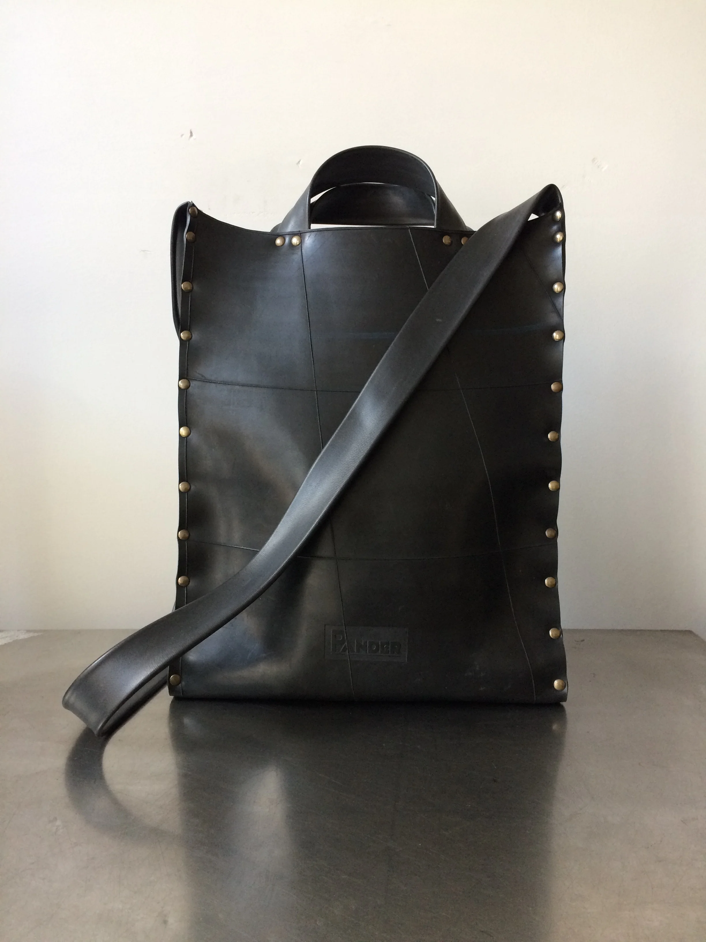 27 SCHOUDER & HAND 85 euro