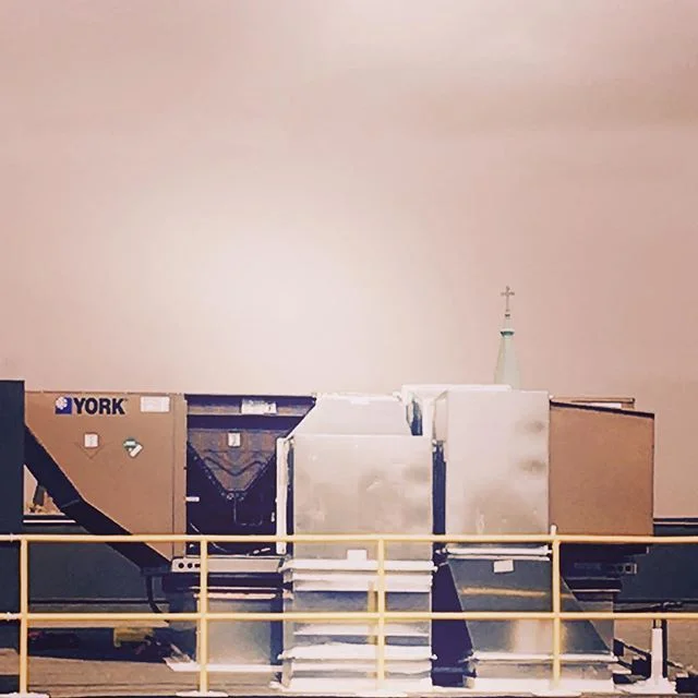 20 Ton York Roof Top Package Unit.
Music Venue Climate Control
#Lebessmechanicalcorp 
#skyline #hvaclife #cranelife #NYCLMC #hvactech #skyscape #allthewayup @joseph_poison