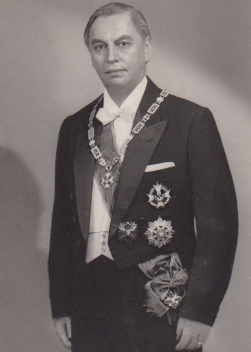 Dr. Adolfo Molina Orantes - Distinciones y Condecoraciones