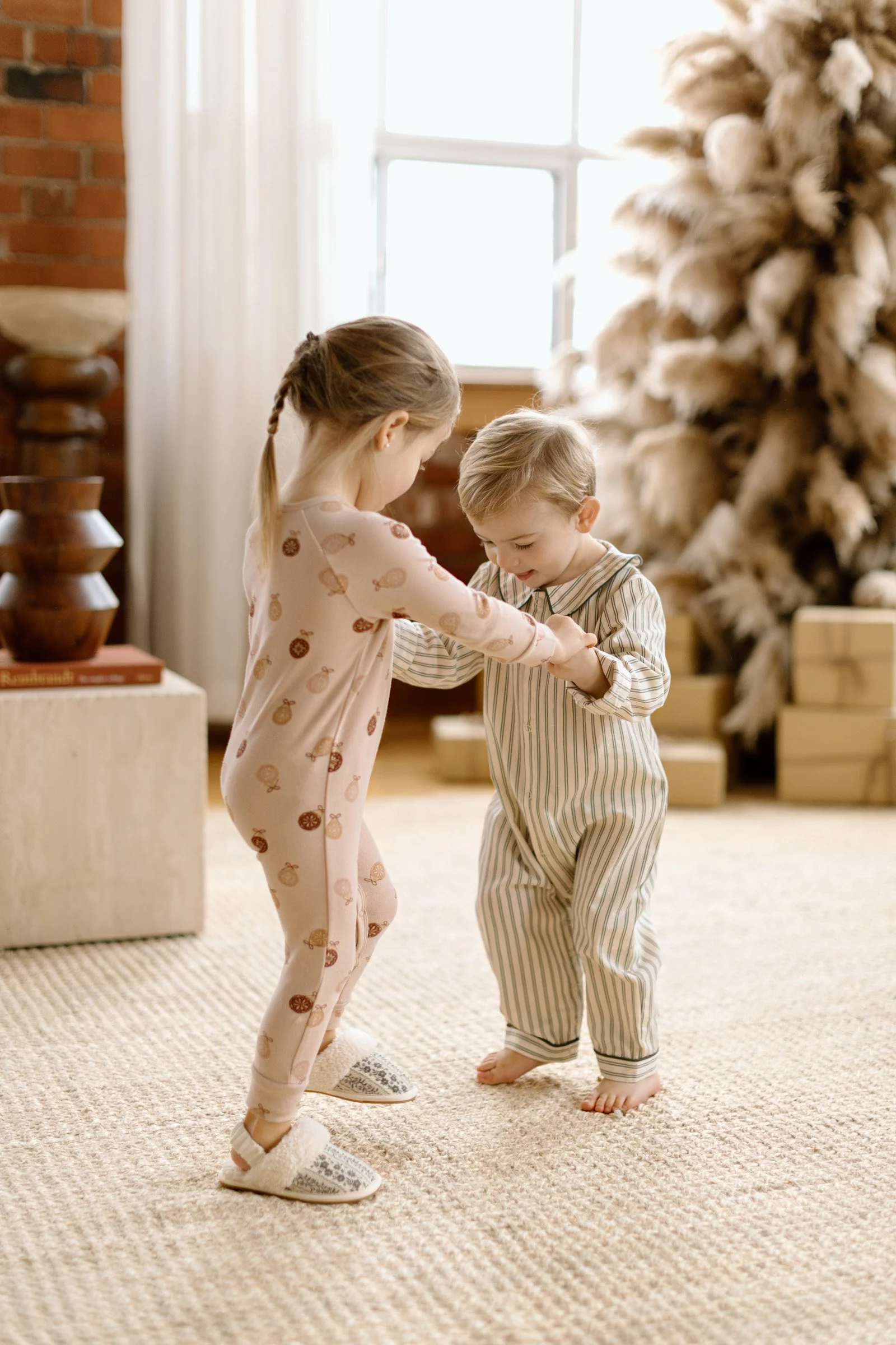 Elza Photographie_Rylee + Cru (Holiday 2024)-Web-6.jpg