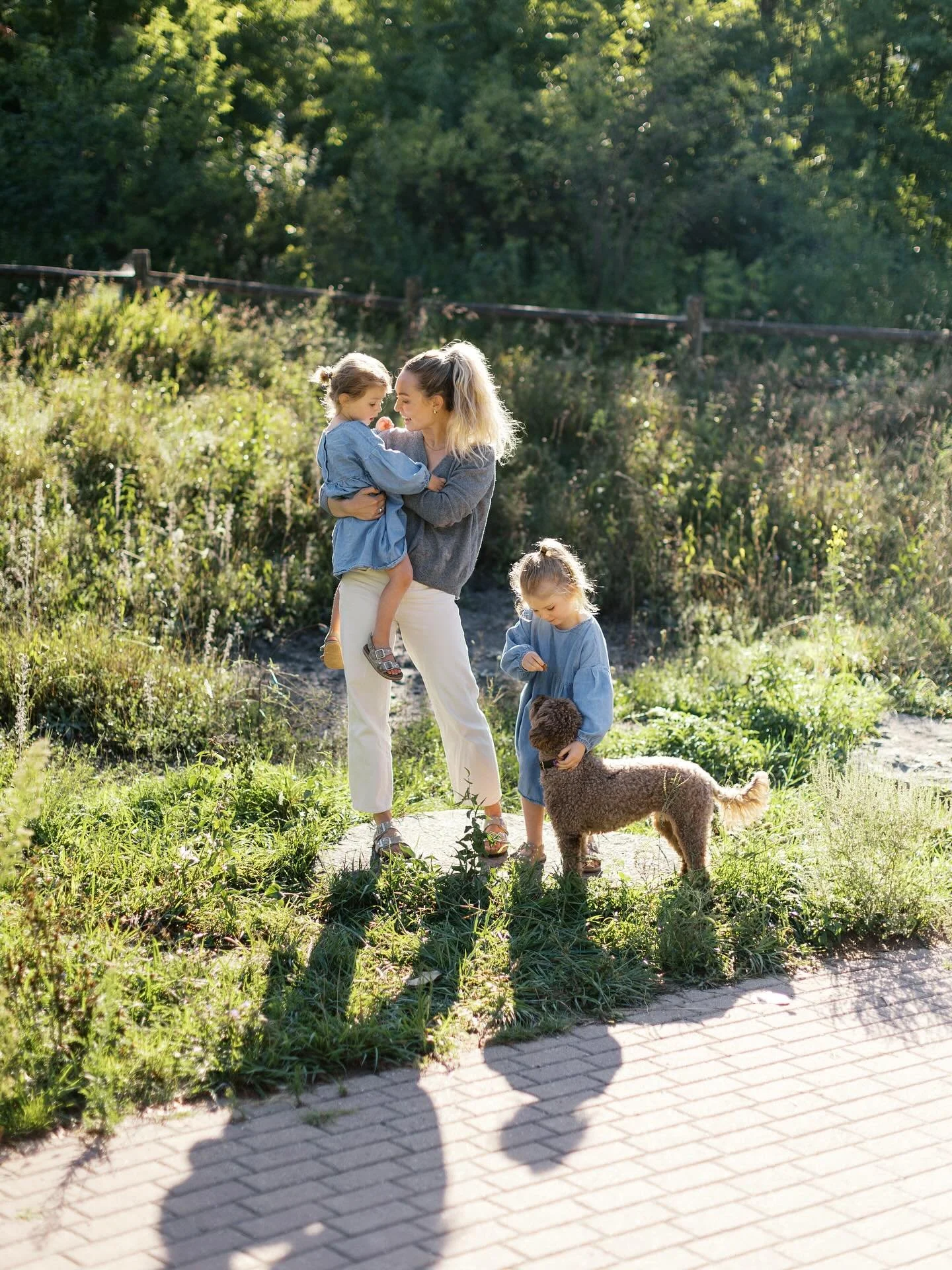Oh hello dreamy light (and gorgeous mama and her girls) ✨