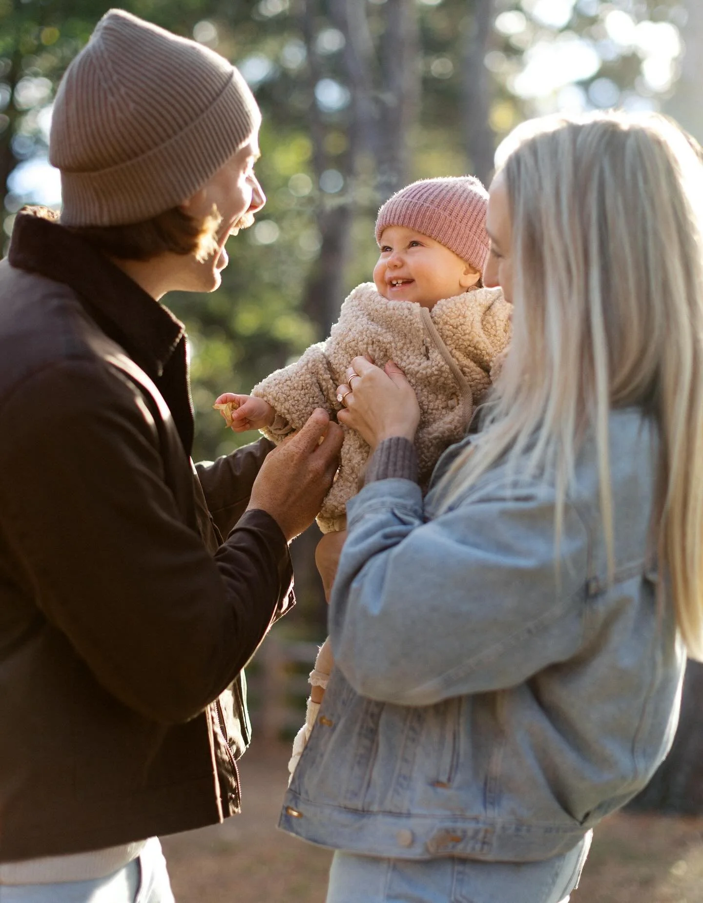 Every season of your family life is worth capturing, especially that sweet baby stage 🥹