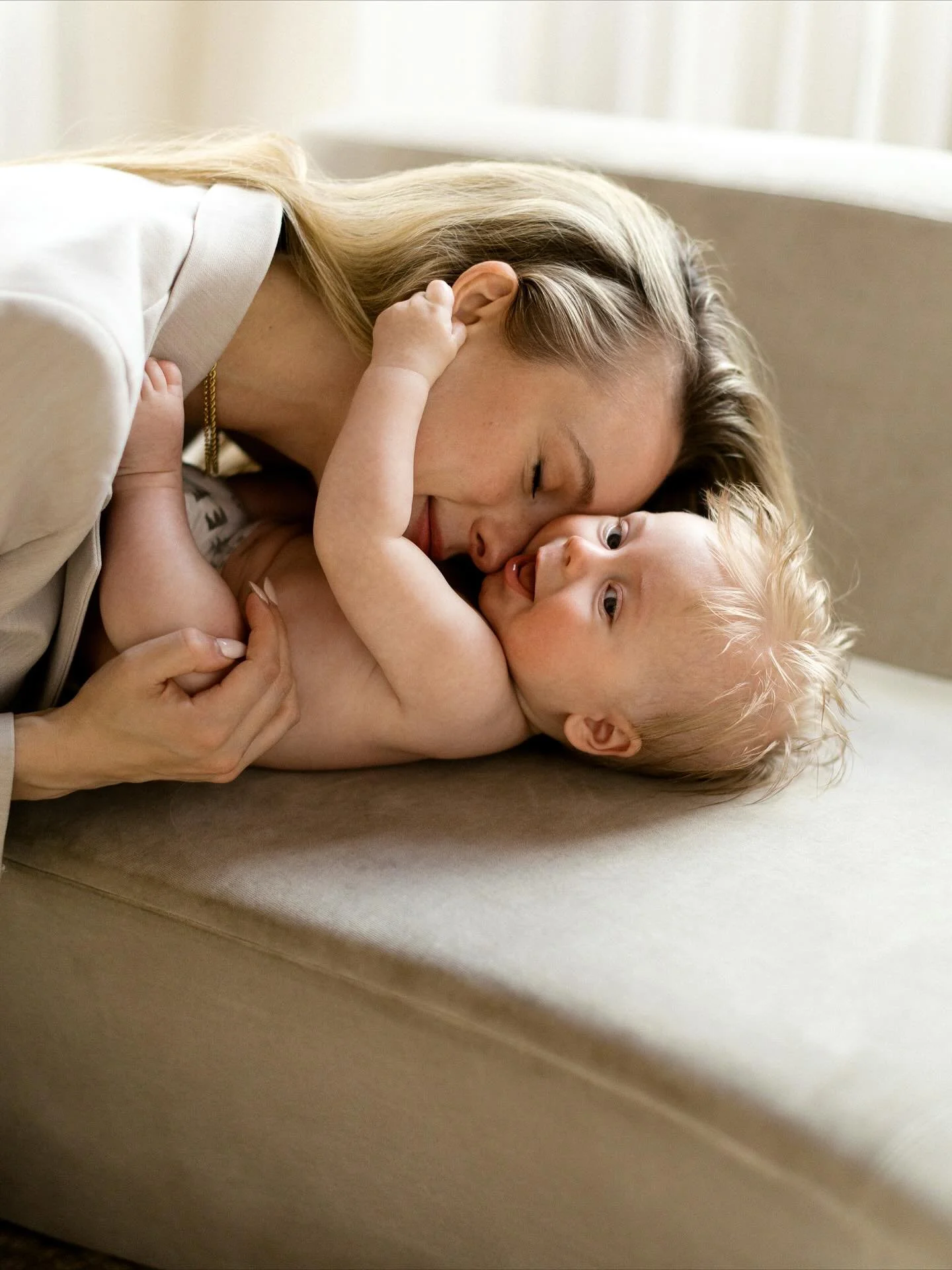 Motherhood - The moment I took that first shot, my mama heart melted&hellip; The love, the connection, the strength, the softness of it all! ❤️