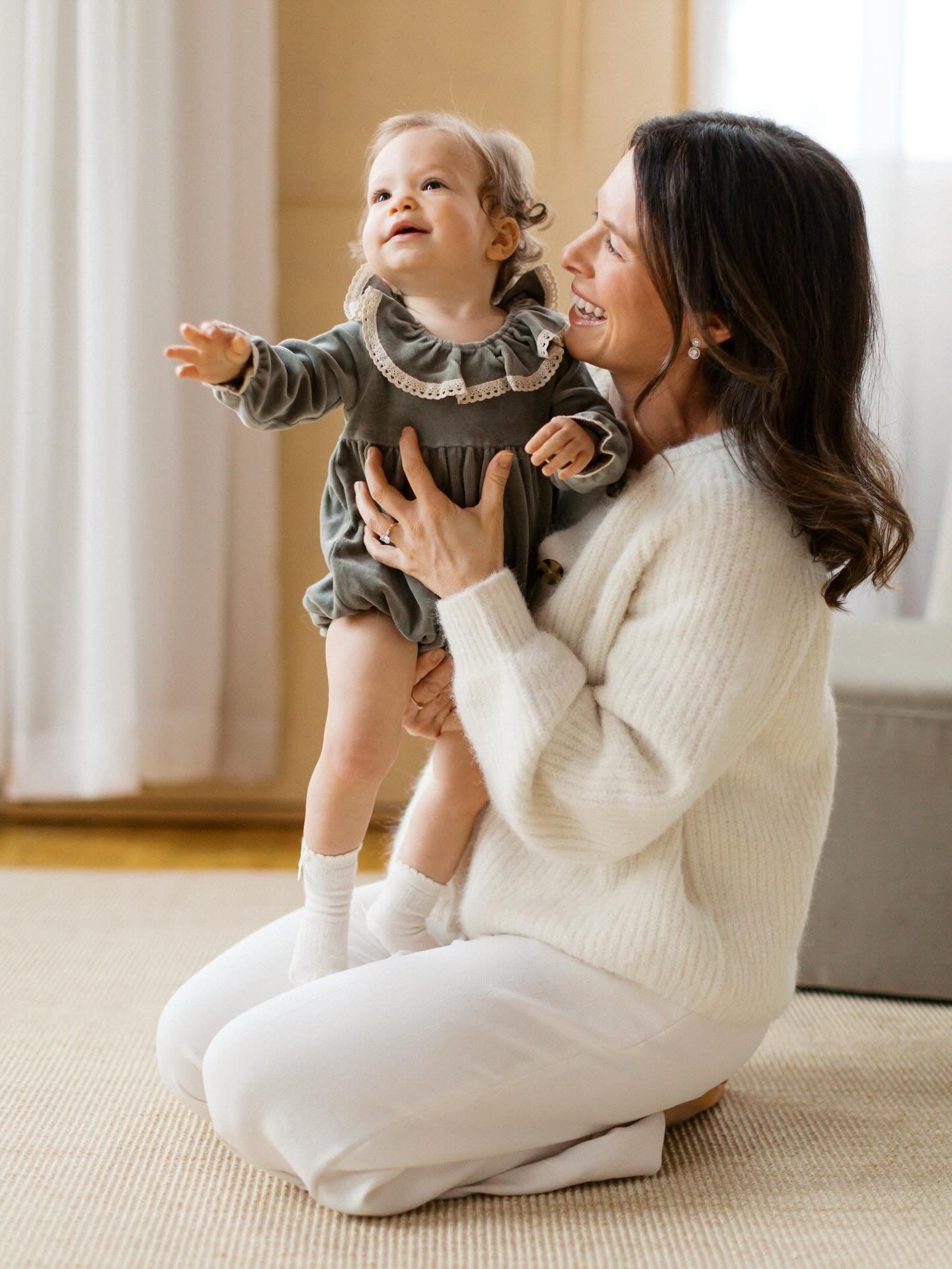 A second round of Christmas photos because the minis are officially wrapped, and I had the BEST time with you all! I can only share 20 slides at a time, so a round 3 is definitely coming soon! 🙈💫