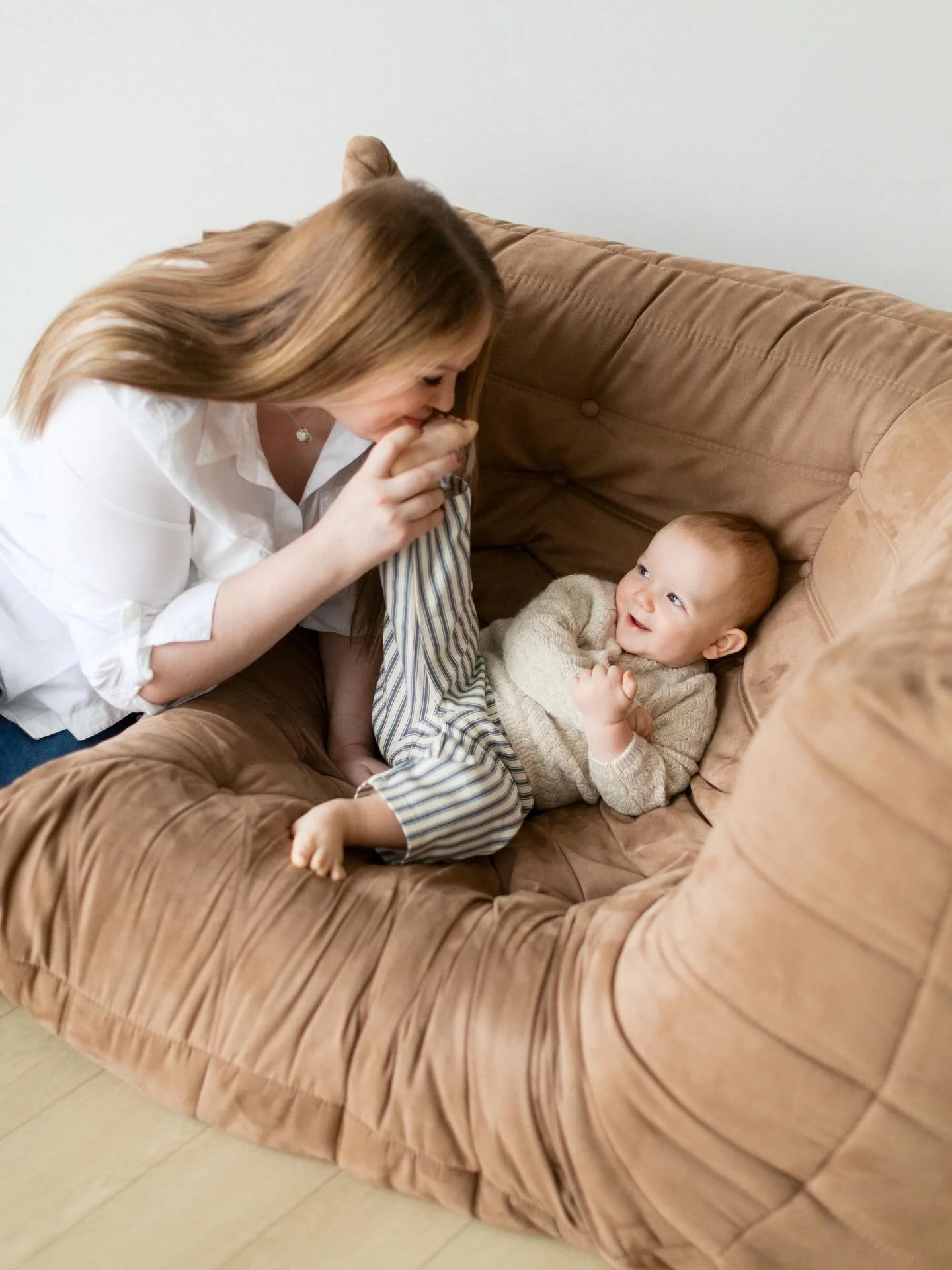 I will definitely have to open more dates of motherhood minis at @the.midtown.studio this Spring because I enjoyed them so much! ✨