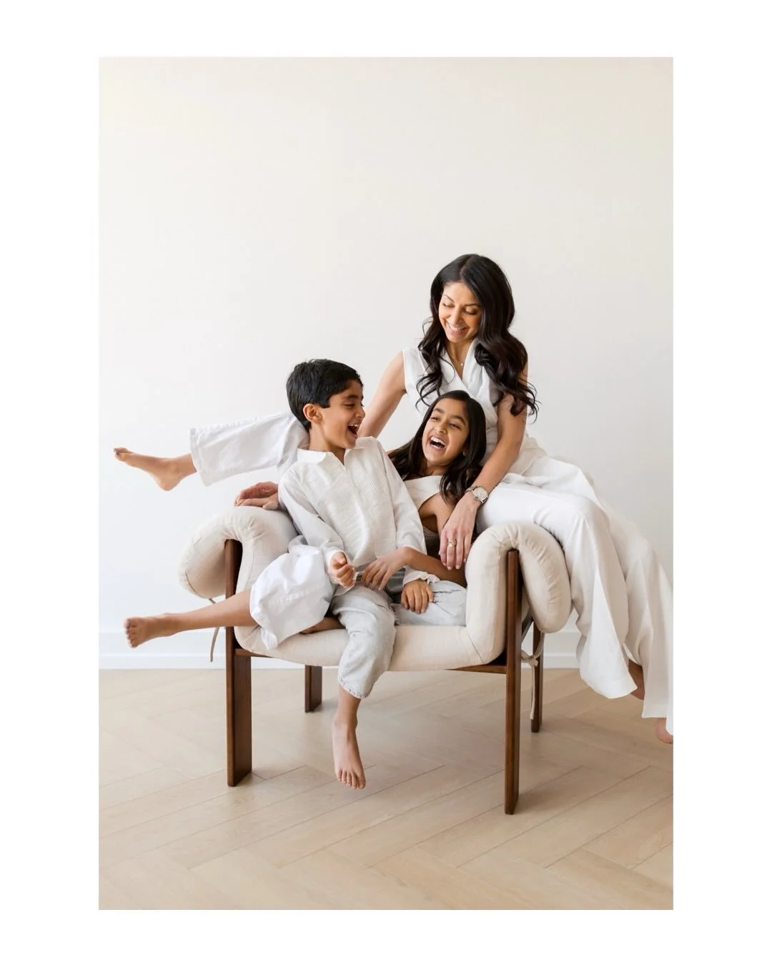 All these cute little babies who aren&rsquo;t babies anymore 🥹 If only you knew how much I love seeing your kids year after year! The first newborns I photographed here in Toronto are now 10-11 years old. How did that happen?! 🫶🏻