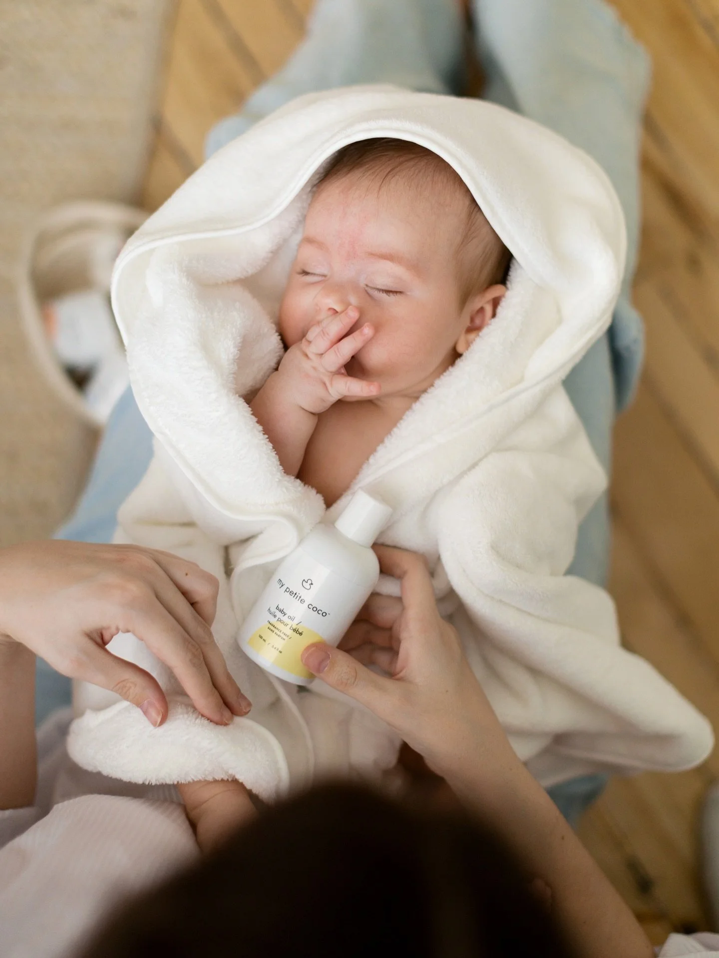 When your brand shoot is all about coziness and connection ✨ Client: @mypetitecoco