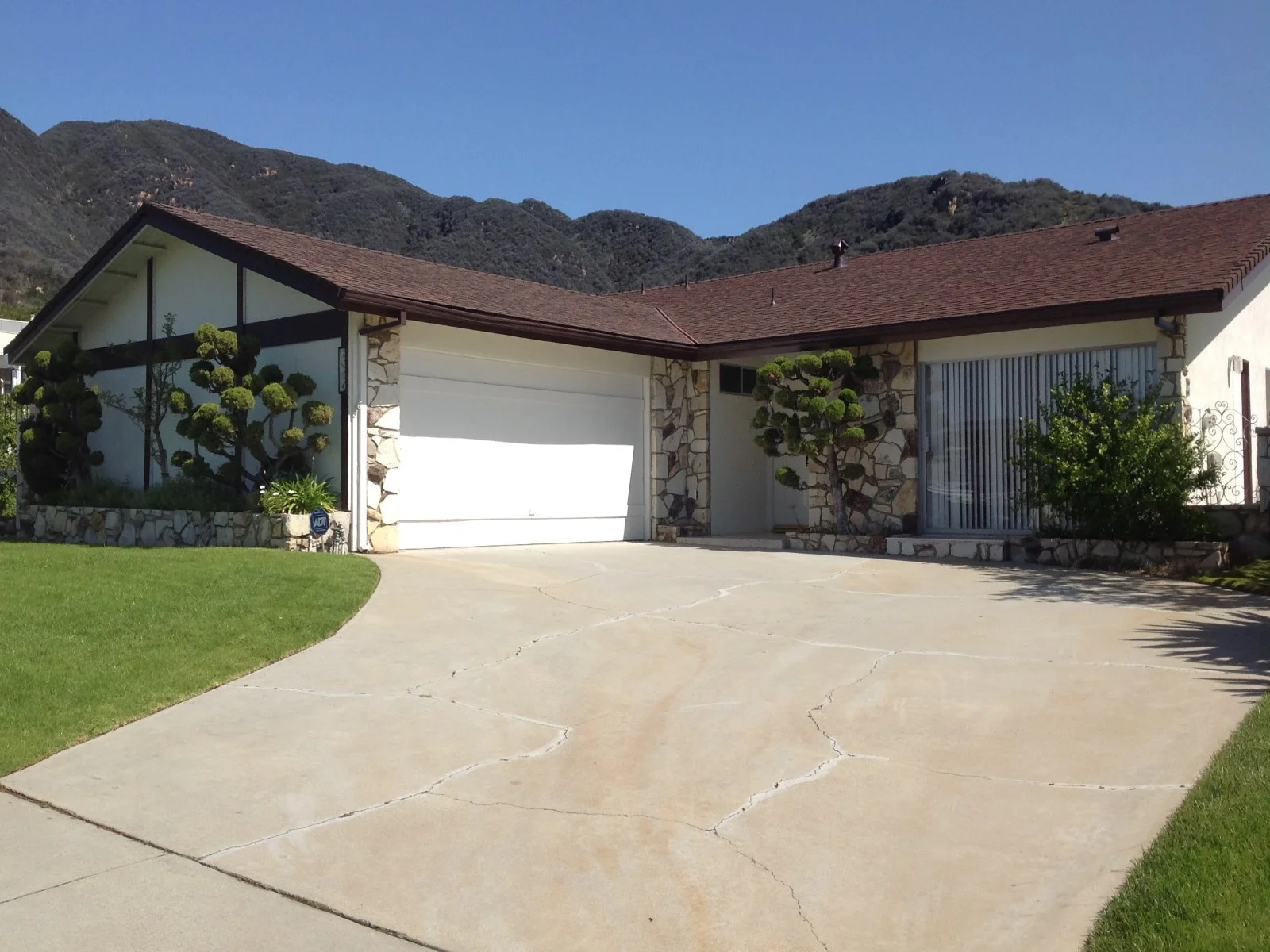 SANTA MONICA  |  LEASED FOR $6,900/MONTH