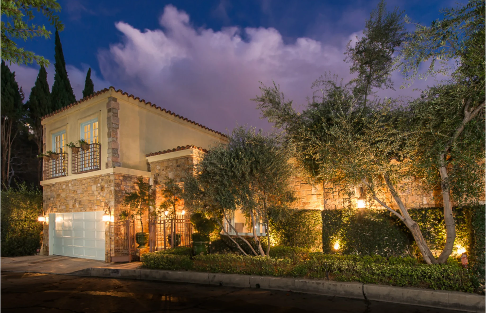 BEVERLY HILLS  |  LISTED AT $3,950,000