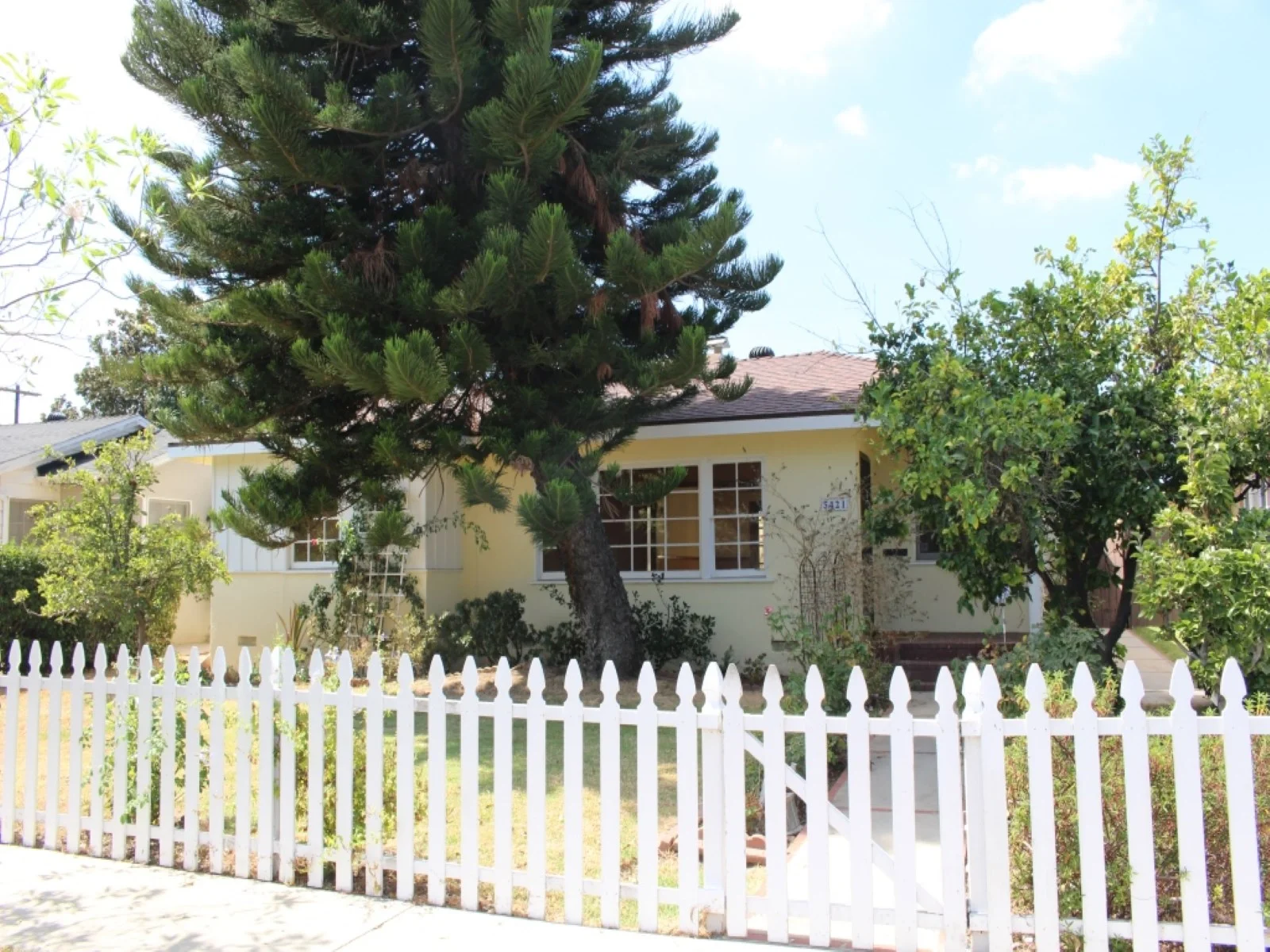 SHERMAN OAKS  |  LEASED FOR $2,795/MONTH