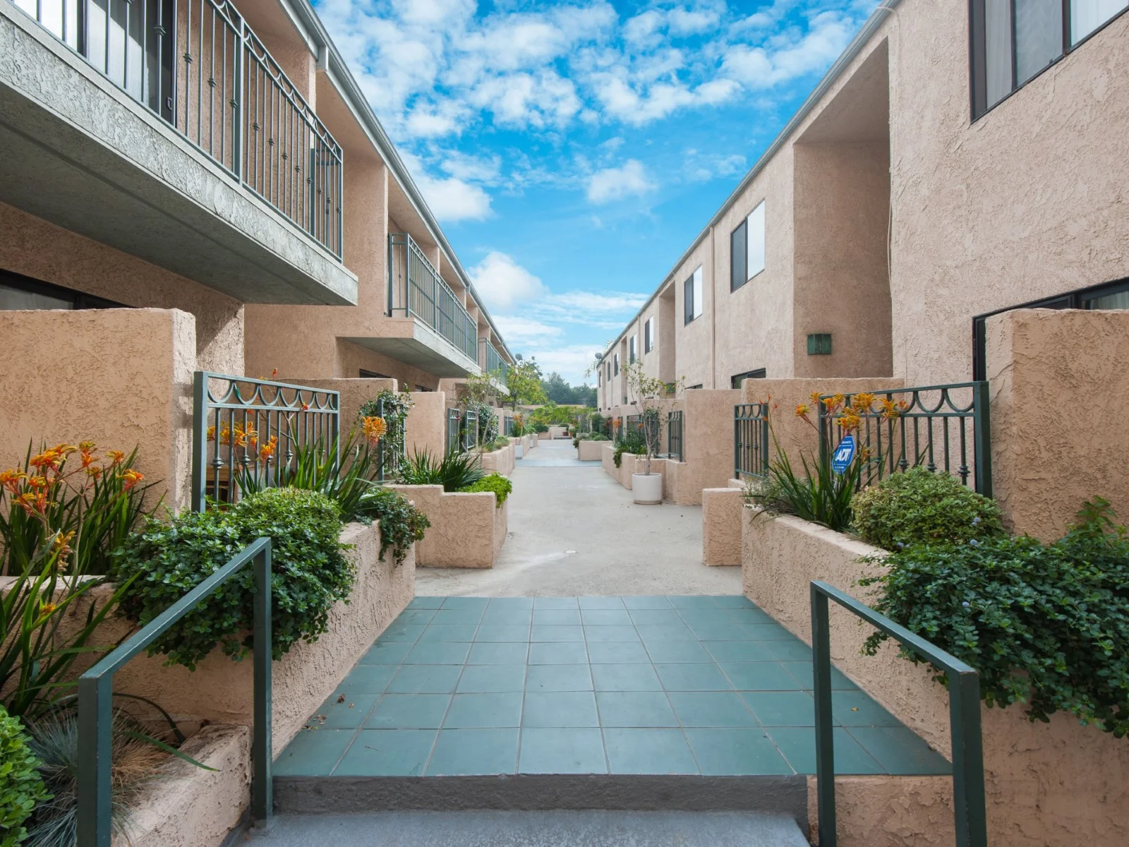 WEST LOS ANGELES  |  SOLD FOR $435,000