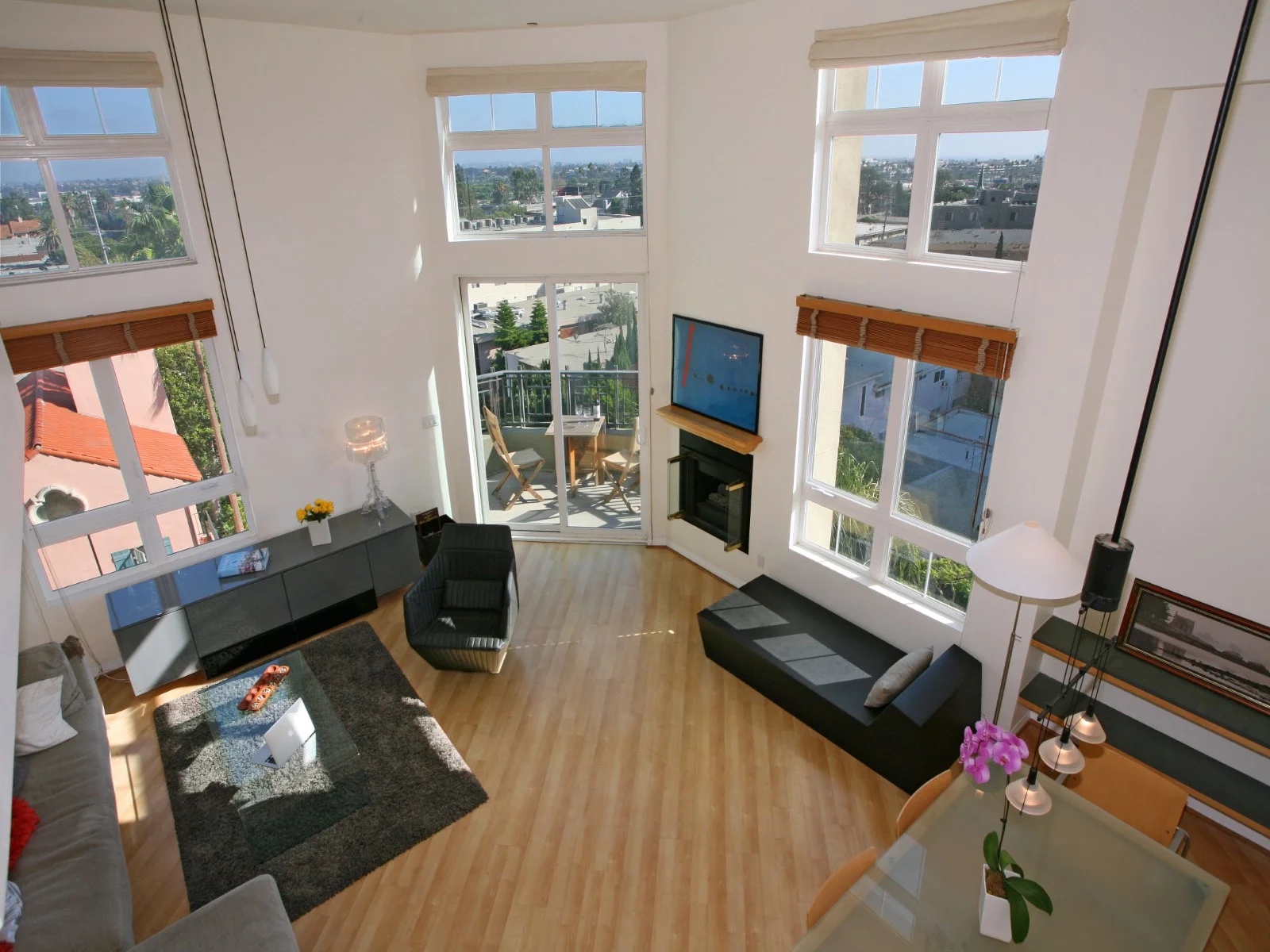 WILSHIRE CORRDIOR  |  SOLD FOR $925,000