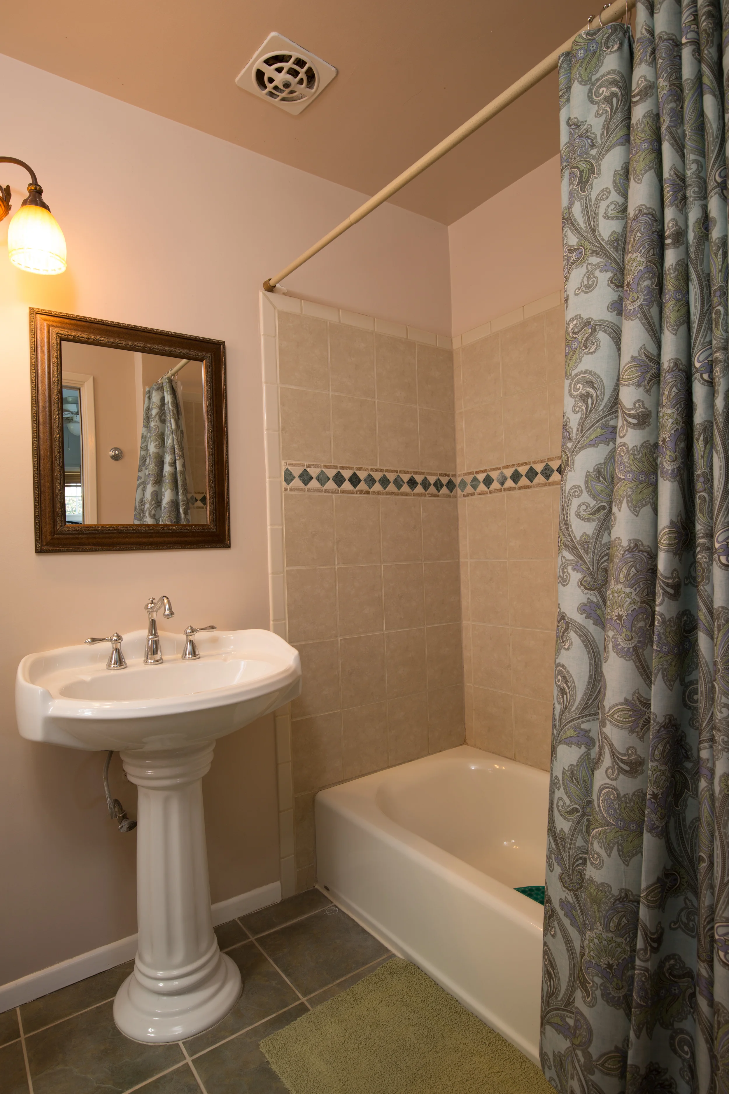 bathroom1.jpg