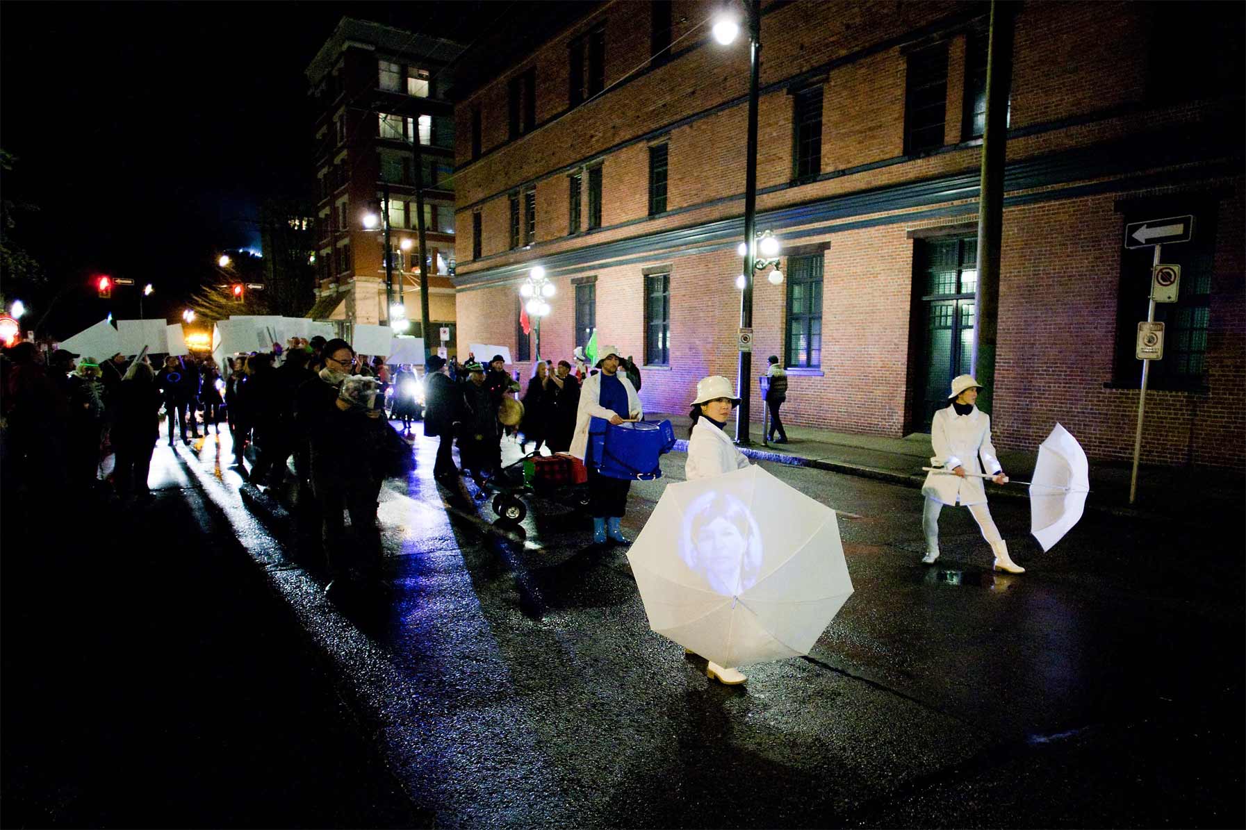 EN: The Procession of Performing Circles