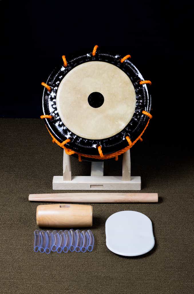 Edo Bayashi shimedaiko courtesy of Miyamoto Unosuke Shoten & tightening tools