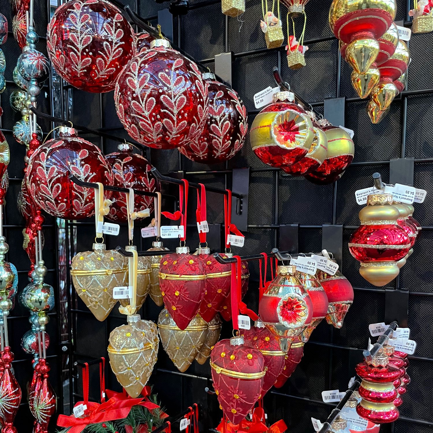 Red-Ornaments-Square.jpg