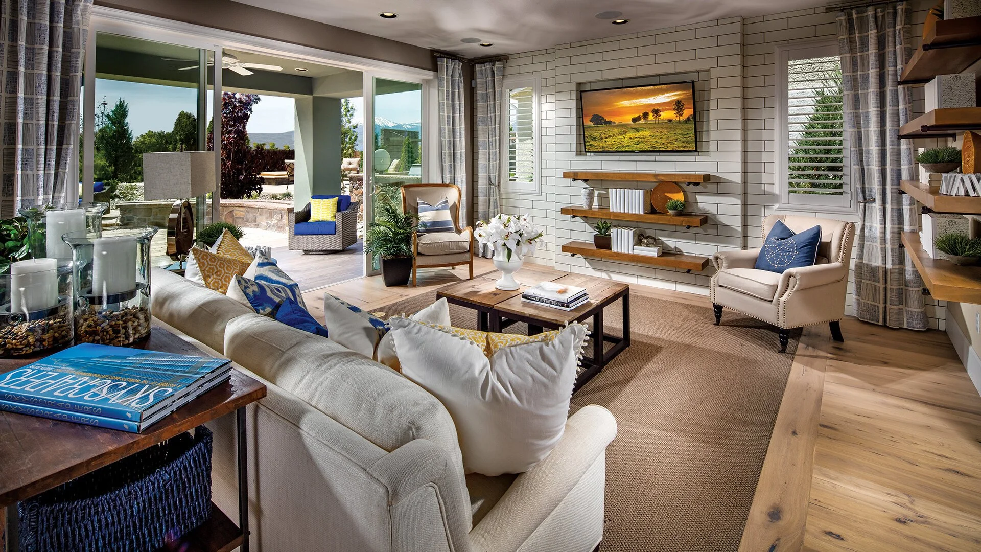 03-Willow-Bend-Tahoe_Family-Room_CC_1920.jpg
