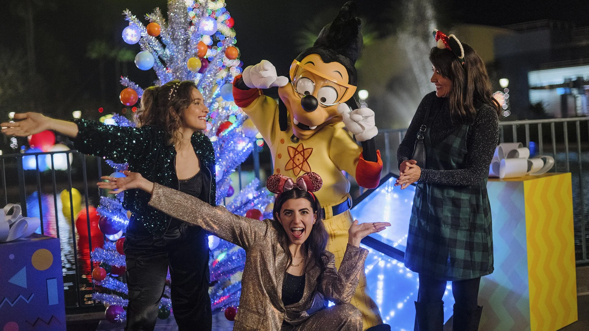jollywood-nights-characters-powerline.jpg