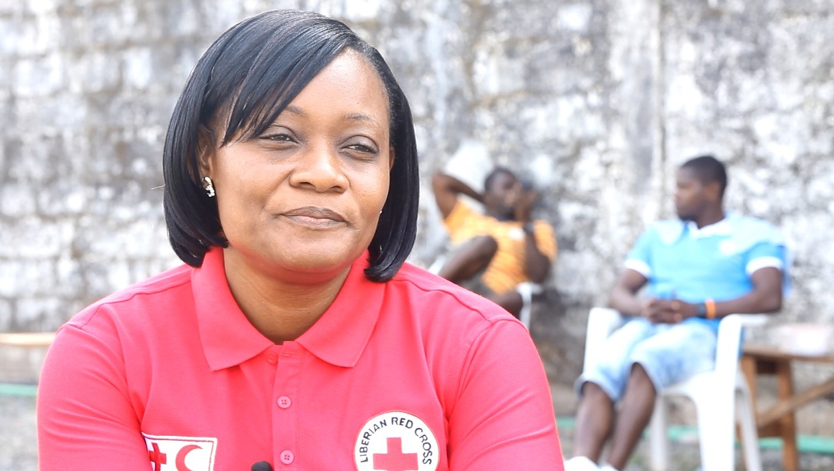 Roselyn Nuguba-Ballah is the coordinator of the Liberian Red Cross’s safe and dignified burial team, which have buried 3,535 Ebola victims in in a safe and dignified way since the outbreak began. (Nurudeen Sanni/IFRC) 