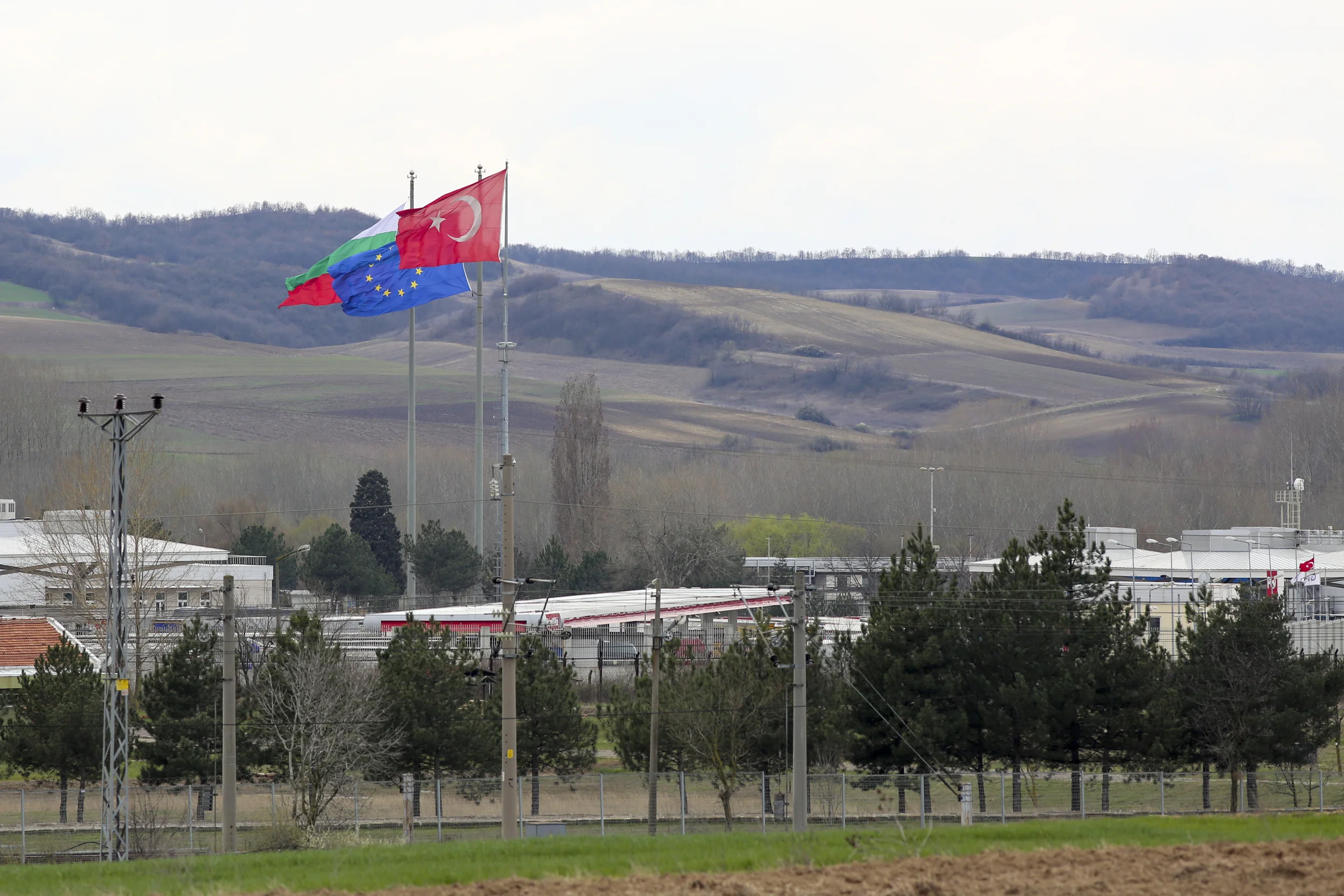 View of the Kapikule and Kapitan Andreevo border checkpoint. To the left is Turkish territory and to the right is Bulgarian.