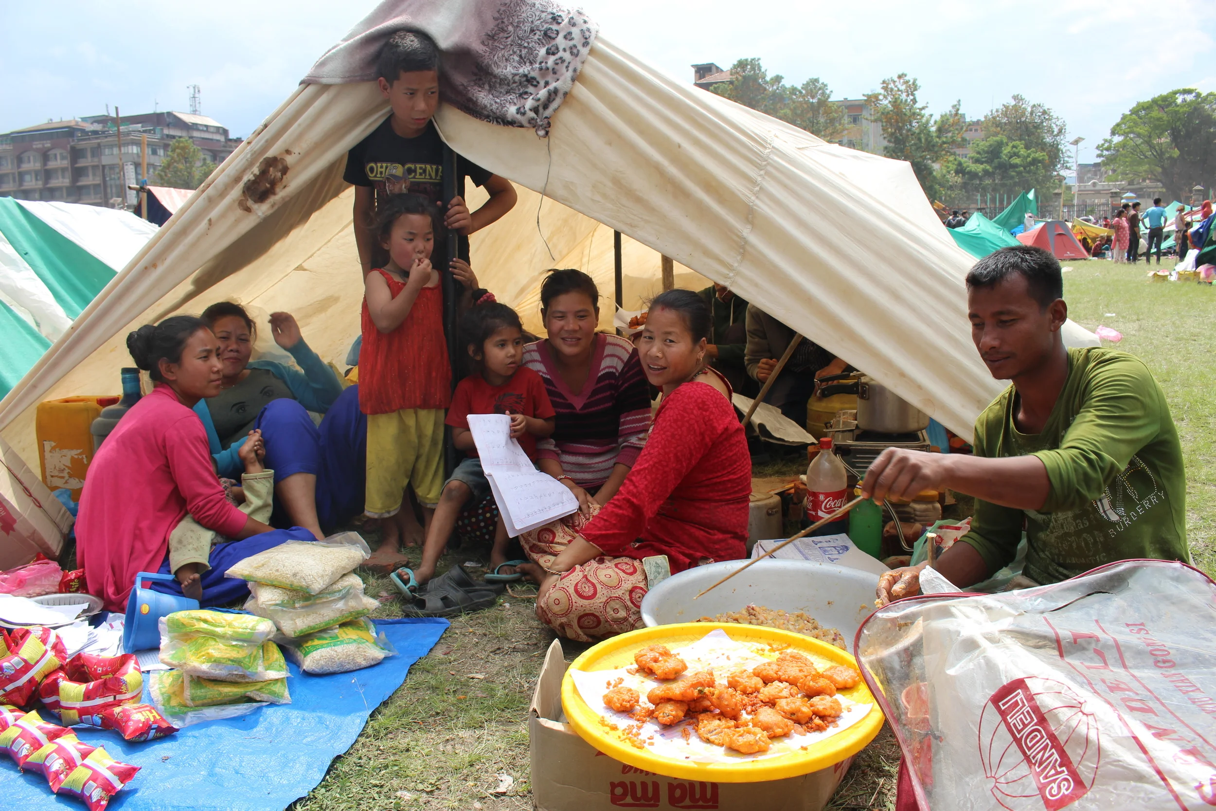 Thousands of families have been sleeping outside in makeshift camps since the earthquake struck (Naresh Newar/IRIN) 