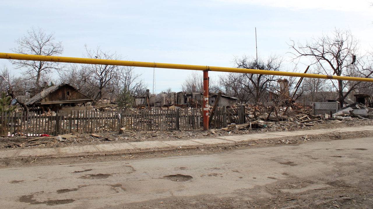 A residential street in Zorynsk: there used to be a house in the foreground, but it was completely obliterated.